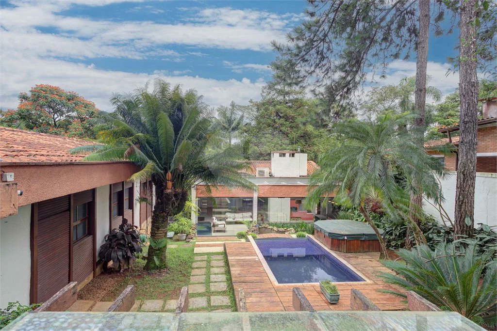Sobrado à venda ou para alugar com 4 quartos, sendo 1 suíte, em Chácara Monte Alegre, São Paulo, SP