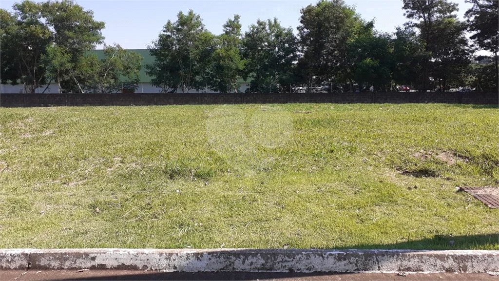 Excelente terreno à venda no condomínio Terras de Piracicaba V - topografia plana - financia
