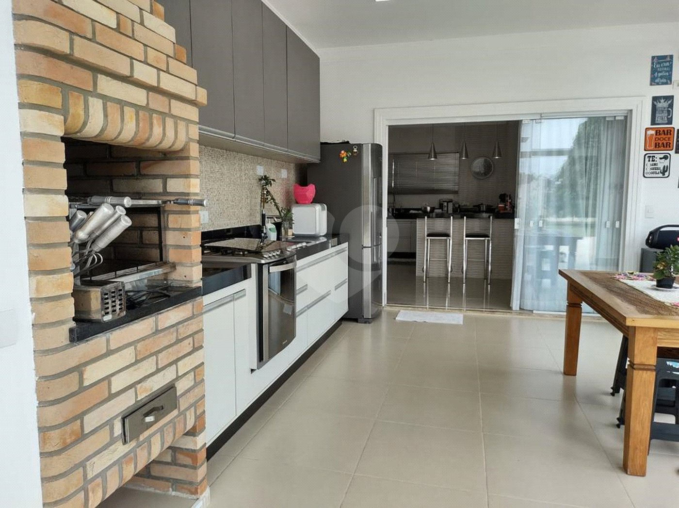 Casa à venda com 4 quartos, sendo 2 suítes, no condomínio Primavera, Salto - SP