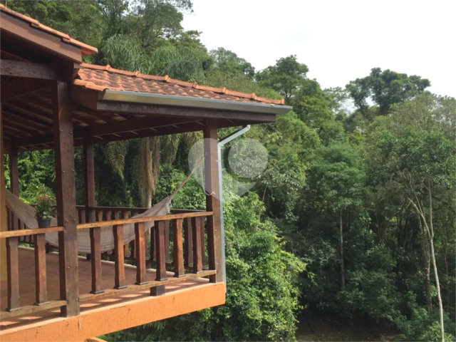 Casa à venda com 4 quartos, sendo 1 suíte, no condomínio Alpes da Cantareira, Mairiporã - SP