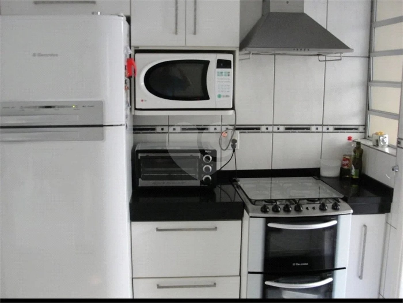 Casa à venda com 3 quartos, sendo 1 suíte, no condomínio Village Jardim Versailles, Jundiaí - SP