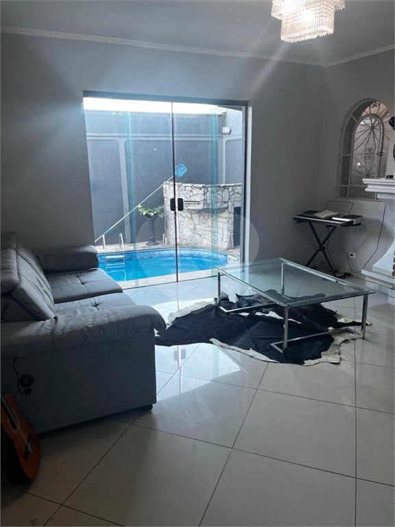 Sobrado à venda com 4 quartos, sendo 2 suítes, em Tremembé, São Paulo, SP