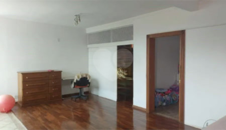 Sobrado à venda com 5 quartos, sendo 2 suítes,  em Parque São Domingos, São Paulo, SP