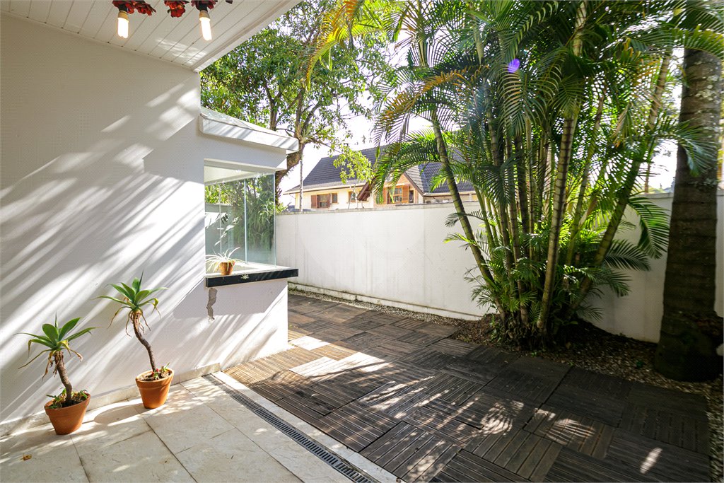 Casa à venda com 3 suítes no condomínio Villaggio Belvedere, São Paulo - SP