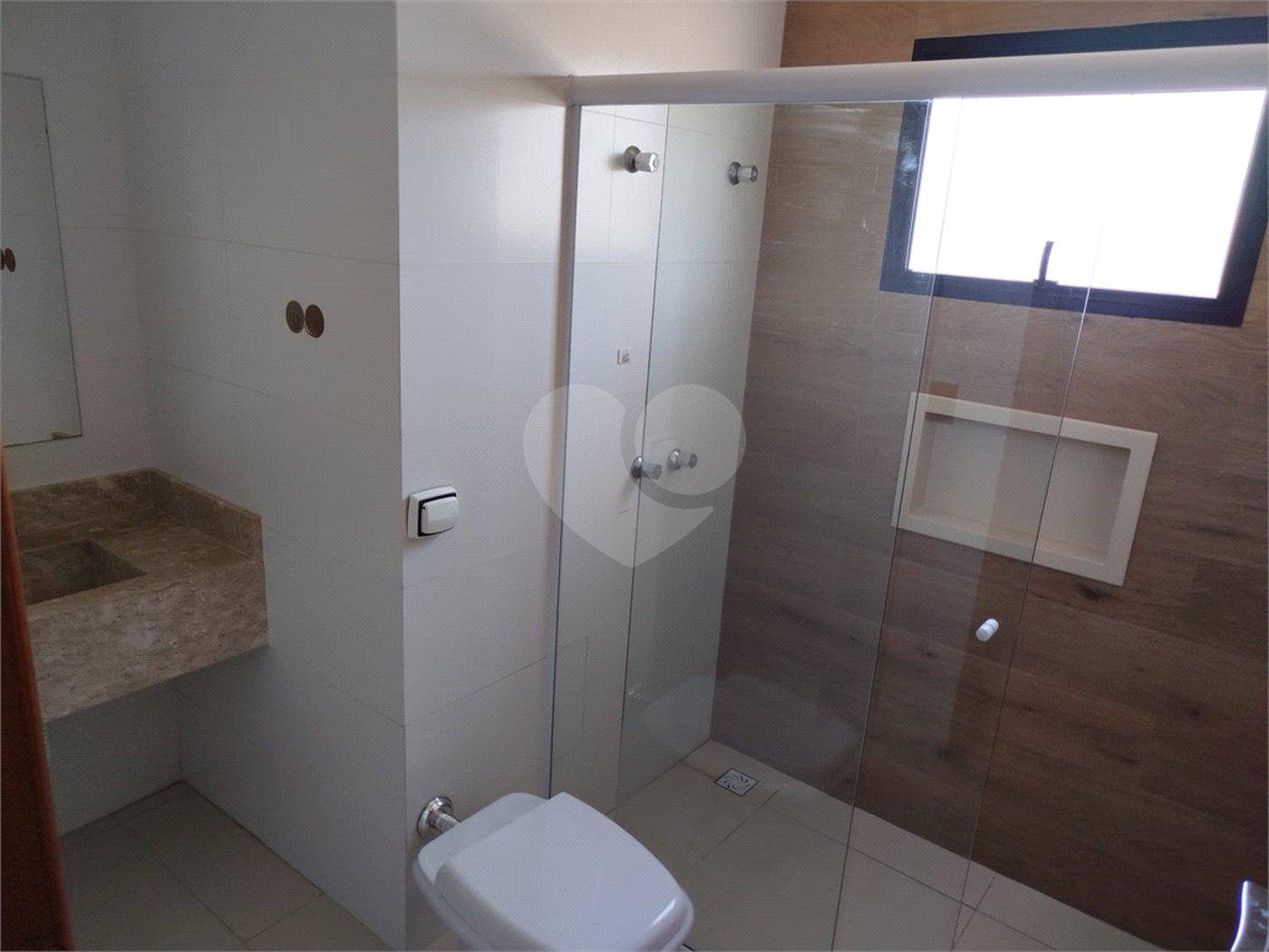 Sobrado à venda ou para alugar com 3 quartos, sendo 1 suíte, em Jardim do Lago, Atibaia, SP