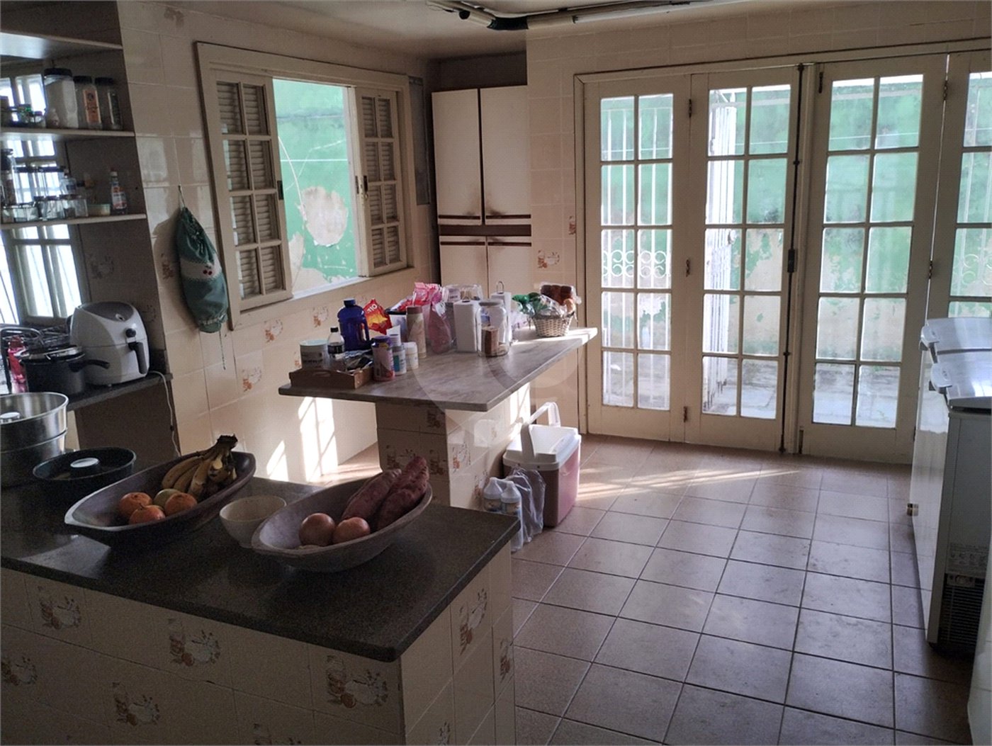 Casa à venda com 5 quartos, sendo 3 suítes, no condomínio Vilarejo, Rio de Janeiro - RJ