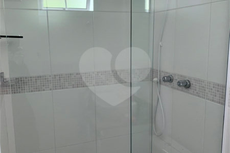 Sobrado à venda com 3 quartos, sendo 1 suíte,  em Vila Gumercindo, São Paulo, SP
