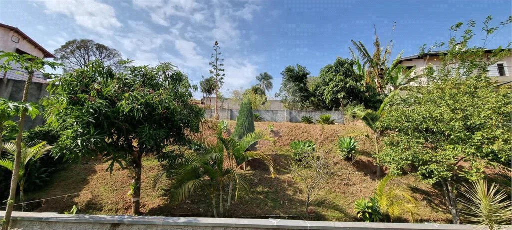 Casa à venda com 3 quartos, sendo 1 suíte, no condomínio Chácaras do Lago, Vinhedo - SP