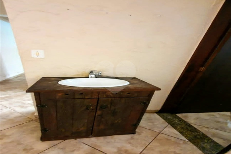Casa à venda com 6 quartos, sendo 3 suítes, no condomínio Residencial Jardins de Mairiporã I, Mairiporã - SP