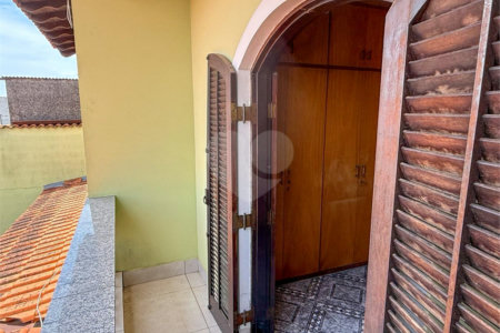 Sobrado à venda com 3 quartos, sendo 1 suíte, em Cidade Líder, São Paulo, SP