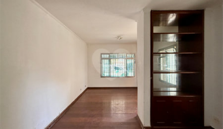Sobrado à venda com 3 quartos, sendo 1 suíte,  em Campo Belo, São Paulo, SP