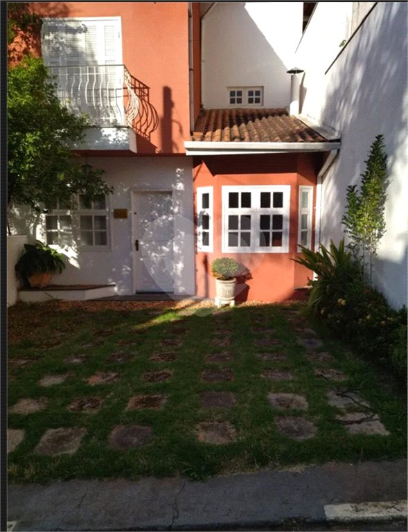 Casa à venda com 3 quartos, sendo 1 suíte, no condomínio Vilage Palmas, São Paulo - SP