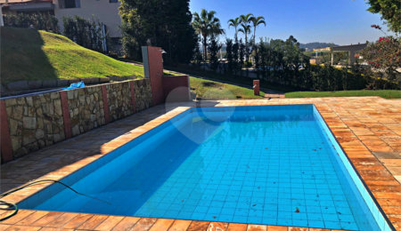 Casa à venda com 4 quartos, sendo 2 suítes,  no condomínio Estância Marambaia, Vinhedo - SP