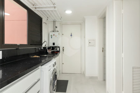 Apartamento à venda com 4 quartos, sendo 2 suítes, em Alto da Boa Vista, São Paulo, SP
