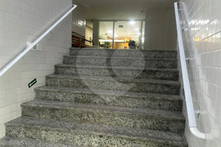 Apartamento à venda ou para alugar com 2 quartos, sendo 1 suíte,  em Guilhermina, Praia Grande, SP
