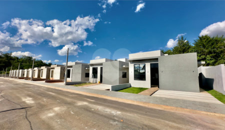 Casa à venda com 3 quartos, sendo 1 suíte,  no condomínio Brasil, Atibaia - SP