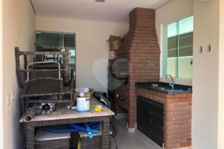Casa à venda com 4 quartos, sendo 2 suítes, no condomínio Terras de São Francisco, Vinhedo - SP