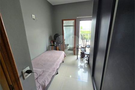 Casa à venda com 3 quartos, sendo 2 suítes,  no condomínio Residencial Marina, Itapetininga - SP