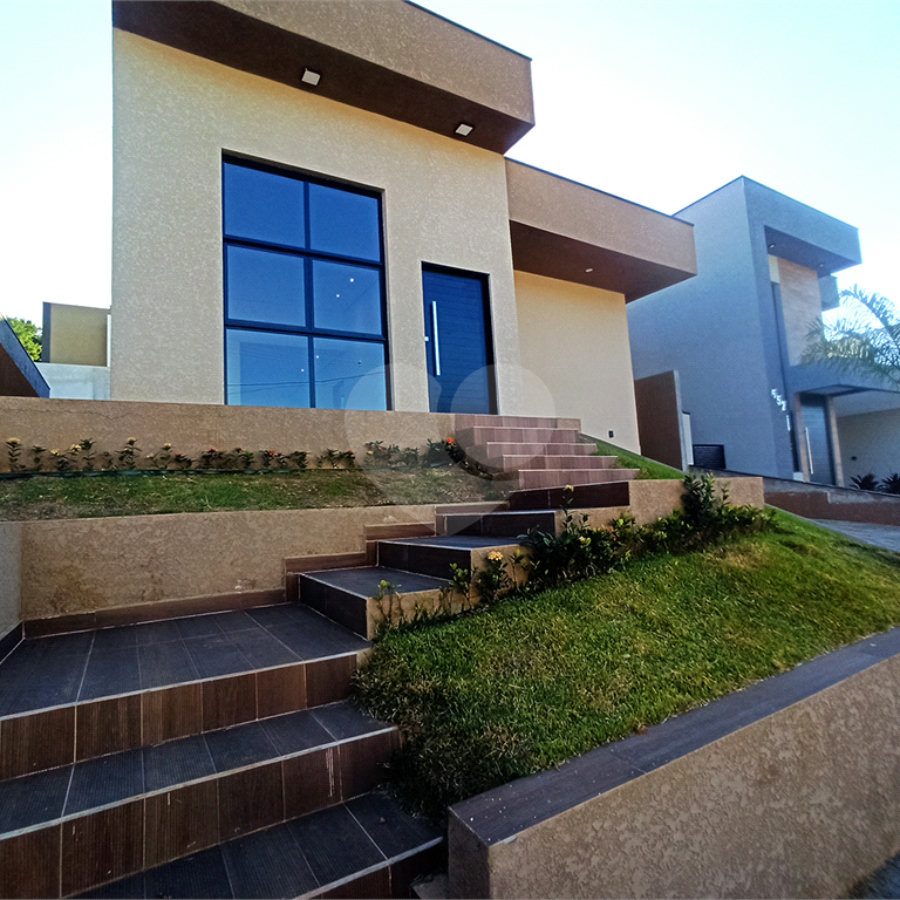 Casa à venda com 3 quartos, sendo 1 suíte, no condomínio Buona Vita, Atibaia - SP