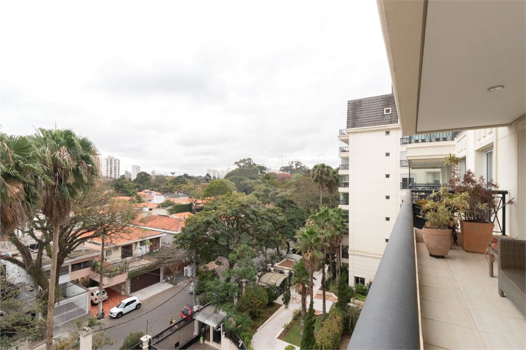 Apartamento à venda com 4 quartos, sendo 2 suítes,  em Alto de Pinheiros, São Paulo, SP