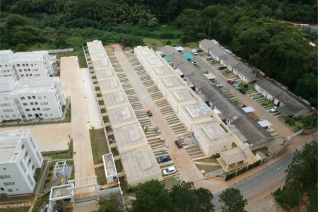 Casa à venda com 3 quartos, sendo 1 suíte, no condomínio Residencial Vila D`ouro, Cotia - SP