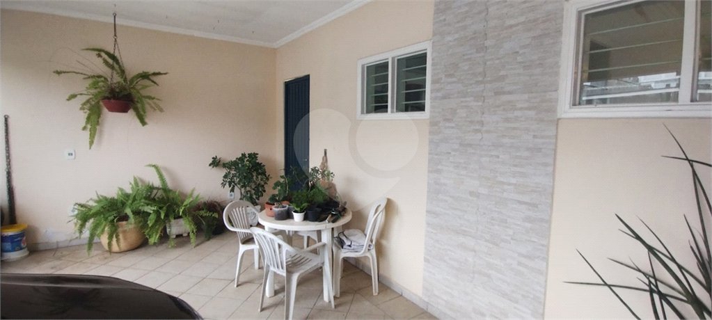 Casa à venda com 4 quartos, sendo 1 suíte, em Jardim Guadalajara, Sorocaba, SP