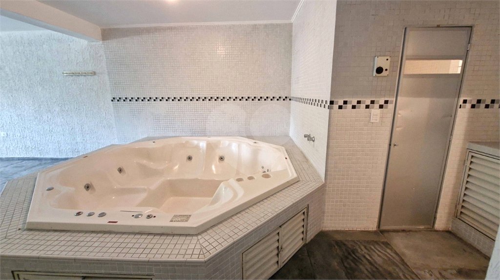 Casa à venda com 4 suítes no condomínio Jardim Vitória Régia, São Paulo - SP