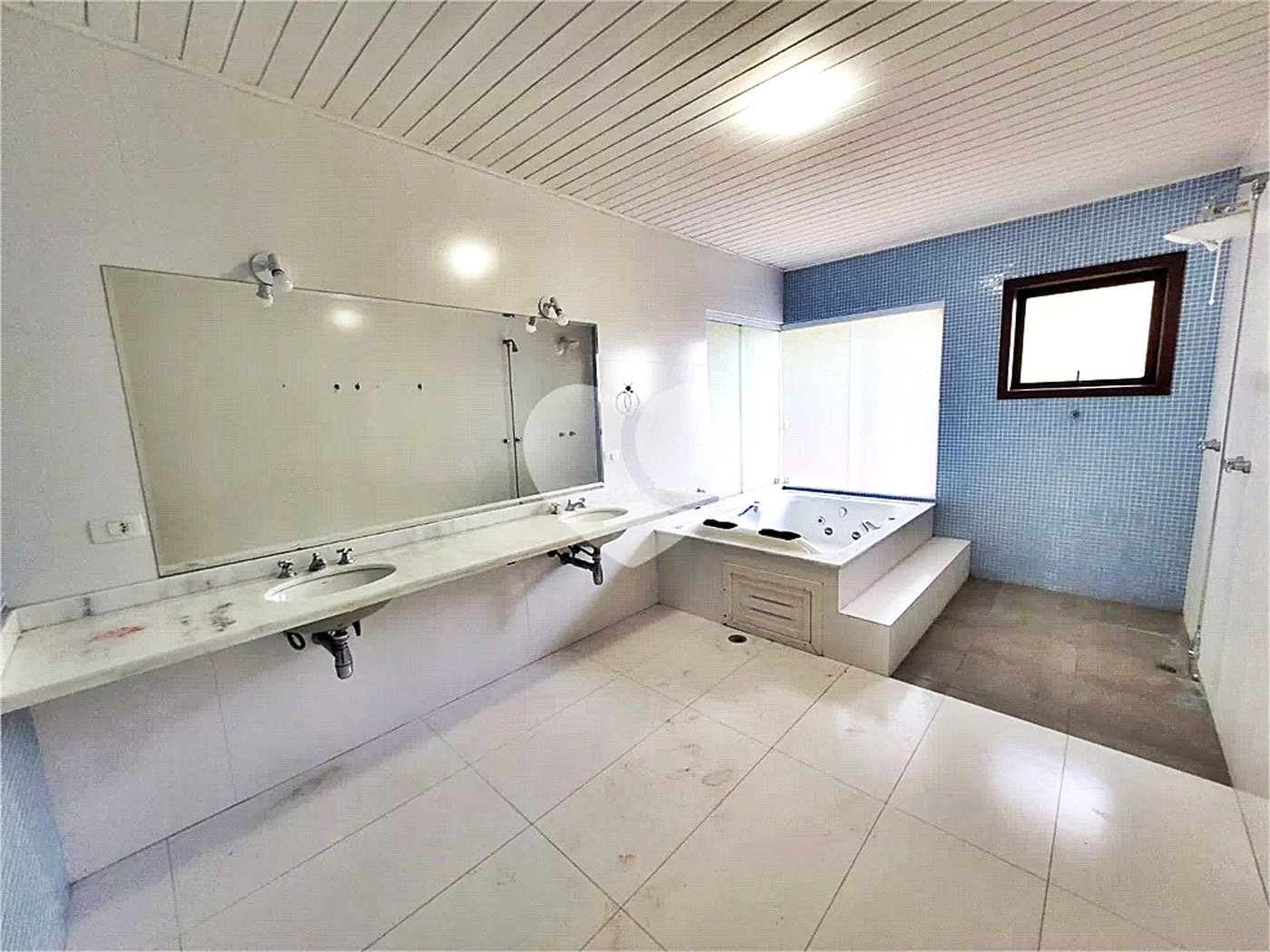 Casa à venda ou para alugar com 7 quartos, sendo 5 suítes, no condomínio Sausalito, Mairiporã - SP