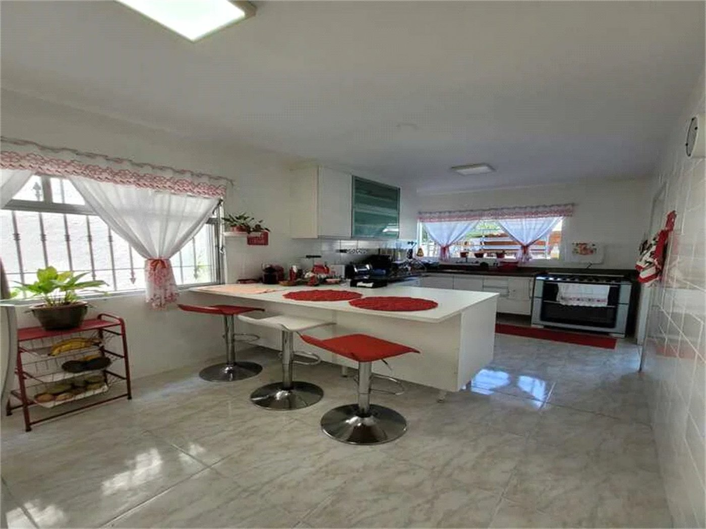 Sobrado à venda com 6 quartos, sendo 2 suítes, em Vila Romana, São Paulo, SP