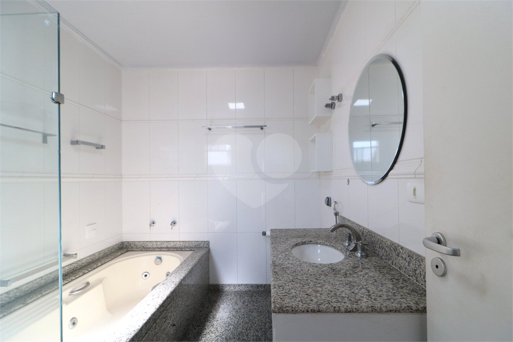 Casa à venda com 4 quartos, sendo 3 suítes, no condomínio Flower Garden Residence, São Paulo - SP