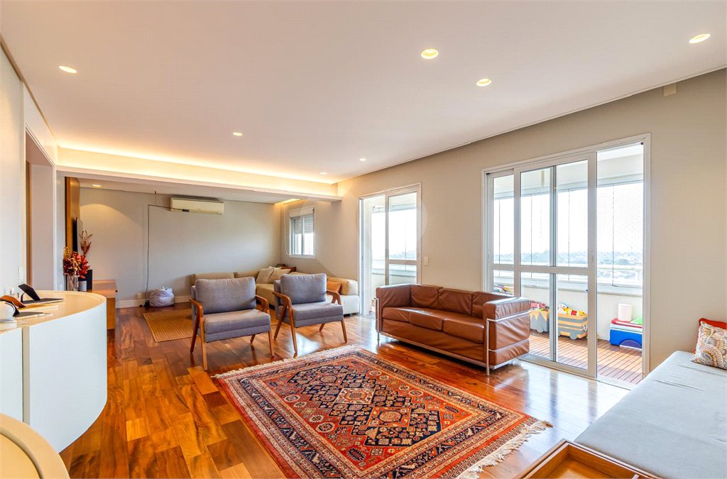Apartamento à venda com 4 quartos, sendo 3 suítes,  em Real Parque, São Paulo, SP