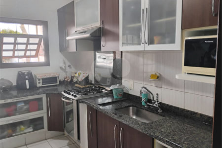 Casa à venda com 3 quartos, sendo 1 suíte,  em Vila Suissa, Mogi das Cruzes, SP