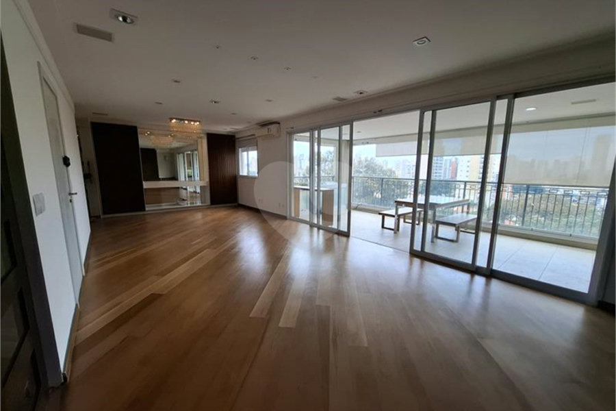 Apartamento para alugar com 3 suítes em Santana, São Paulo, SP