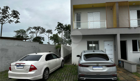 Casa à venda com 2 quartos no condomínio Vila das Paineiras, Suzano - SP