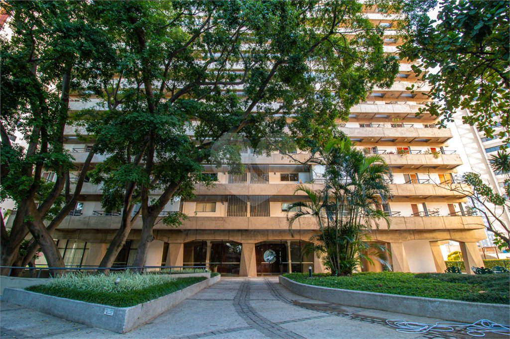 Apartamento à venda com 3 quartos, sendo 1 suíte, em Alto da Boa Vista, São Paulo, SP