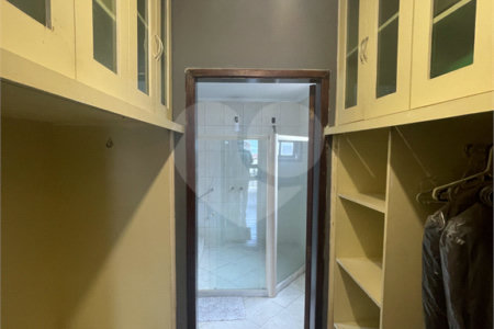 Casa à venda com 5 quartos, sendo 3 suítes, no condomínio Recanto das Palmeiras, Rio de Janeiro - RJ