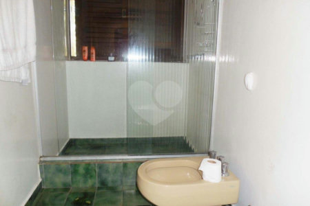 Sobrado à venda ou para alugar com 4 quartos, sendo 1 suíte, em Alto da Boa Vista, São Paulo, SP