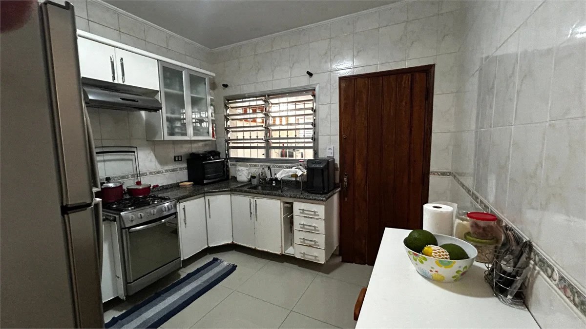 Sobrado à venda com 3 quartos, sendo 2 suítes, em Cidade São Francisco, São Paulo, SP