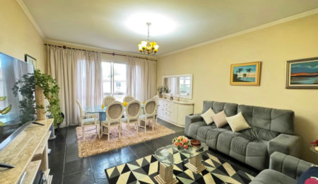 Apartamento com 2 dormitórios e suíte + dependência de serviço completa na Ponta da Praia – Localização privilegiada próximo à Praça Dino Bueno