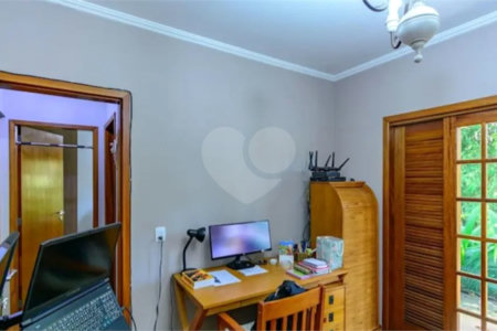 Casa à venda com 4 quartos, sendo 2 suítes,  em Granja Viana, Cotia, SP