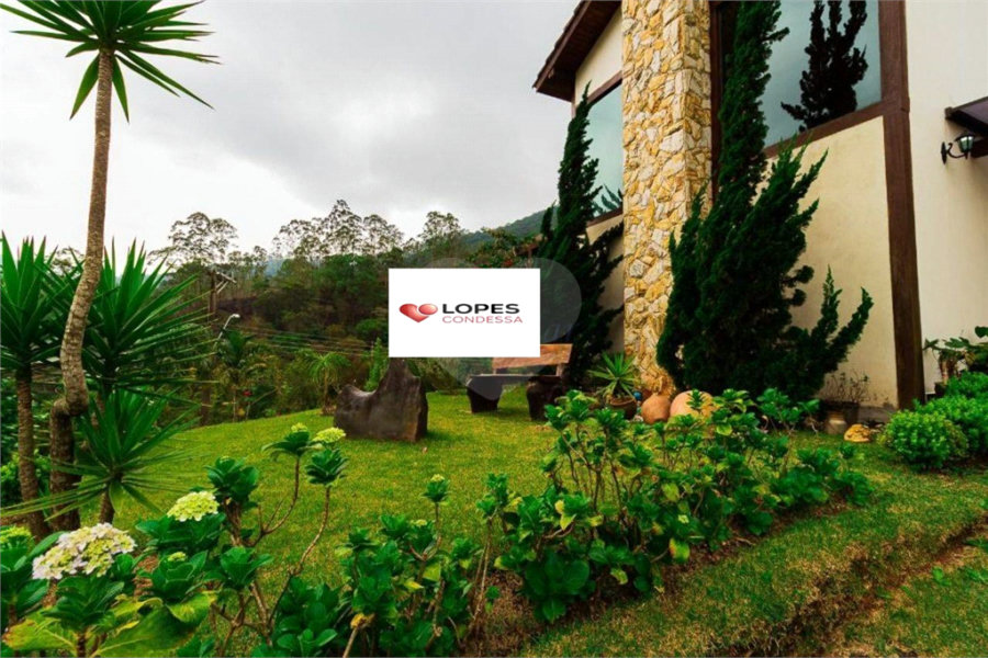 Casa à venda com 5 quartos, sendo 1 suíte, no condomínio Canada Village, Mairiporã - SP