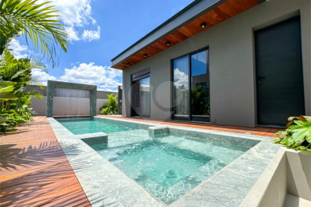 Casa à venda com 3 suítes no condomínio Villa dos Pinheiros, Indaiatuba - SP