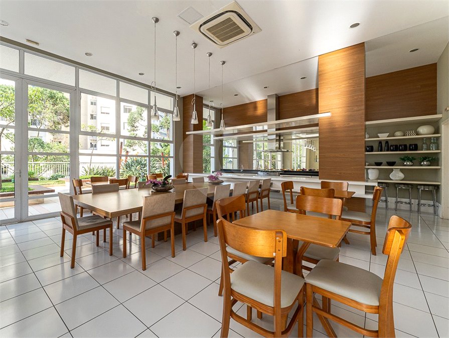Apartamento à venda com 3 quartos, sendo 1 suíte,  em Vila Andrade, São Paulo, SP