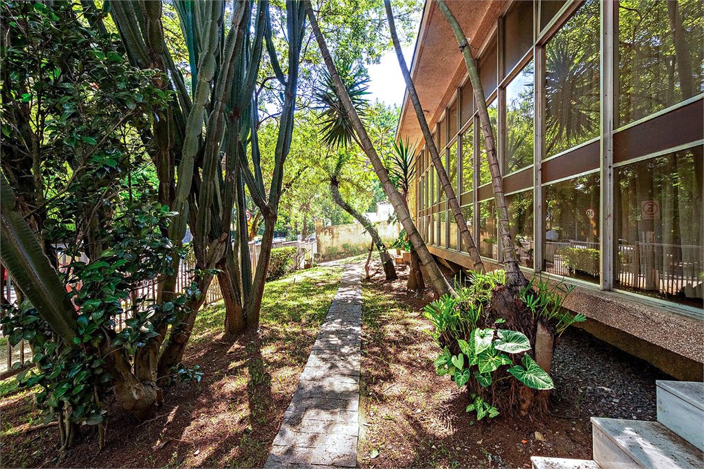 Casa Térrea à venda ou para alugar com 4 suítes em Alto da Boa Vista, São Paulo, SP