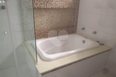 Casa à venda com 4 quartos, sendo 1 suíte,  em Vila Suissa, Mogi das Cruzes, SP