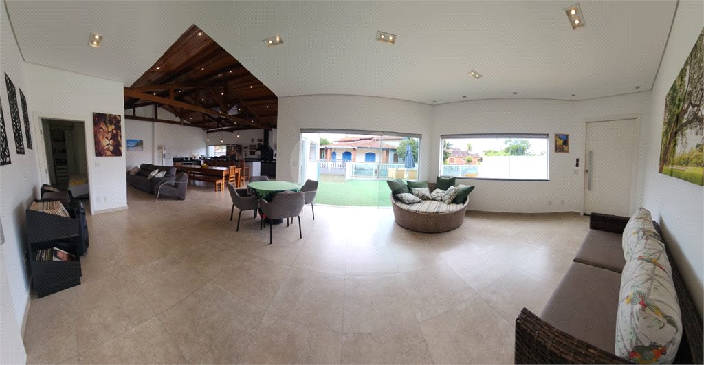 Casa à venda com 4 quartos, sendo 2 suítes, no condomínio Marinas, Bom Jesus dos Perdões - SP