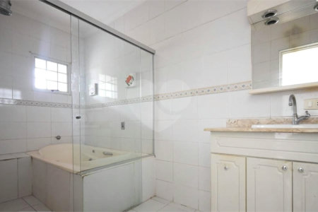 Casa à venda com 4 quartos, sendo 3 suítes, em Super Quadra Morumbi, São Paulo, SP