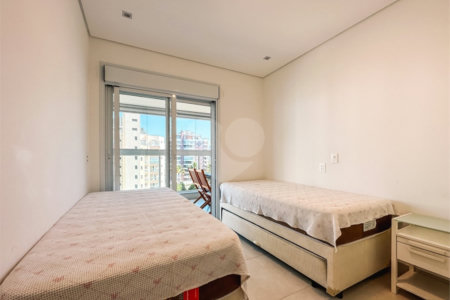 Apartamento à venda com 2 quartos, sendo 1 suíte, em Riviera, Bertioga, SP