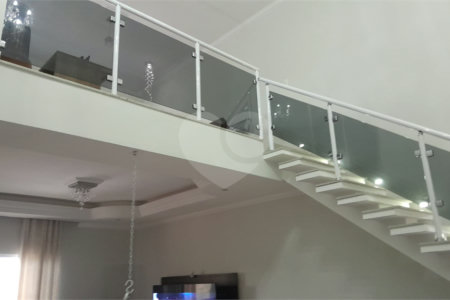 Chácara em Área Rural de Piracaia, com casa principal + 4 kitnets alugadas, excelente localização