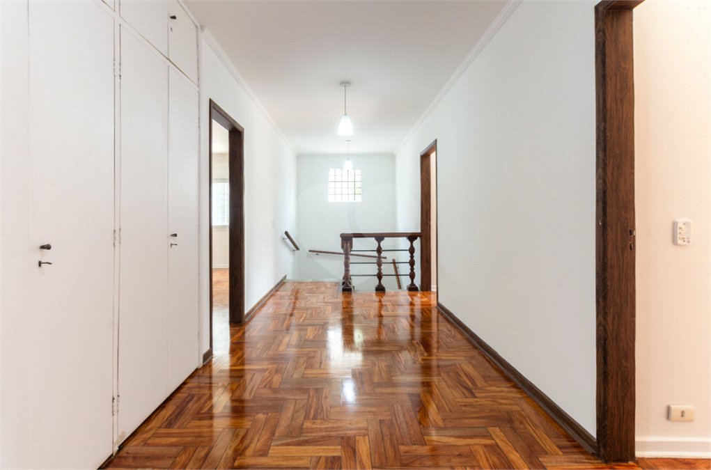 Sobrado à venda com 4 quartos, sendo 2 suítes, em Alto de Pinheiros, São Paulo, SP